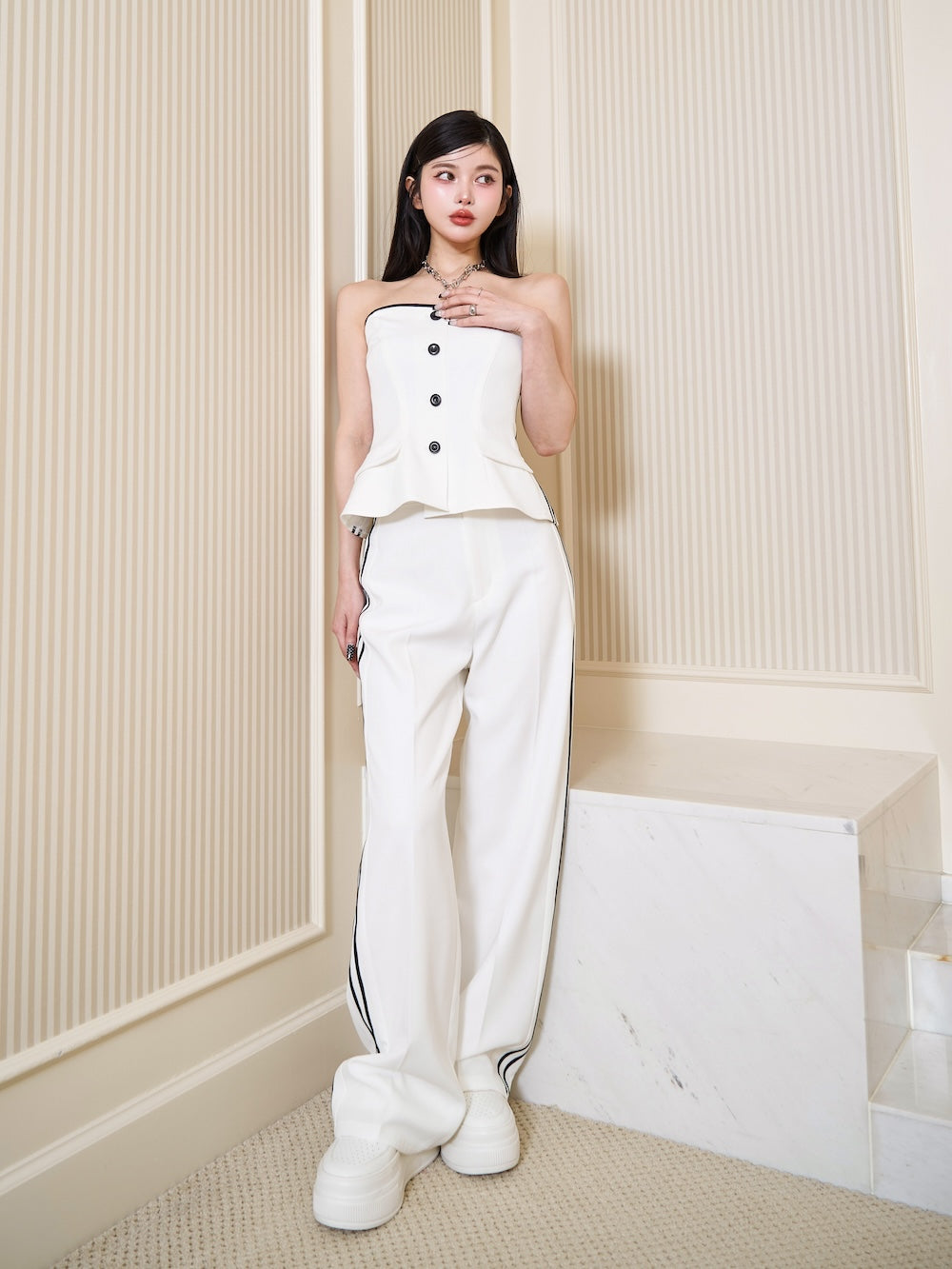 モデル：160cm（着用サイズ：FREE　着用カラー：WHT）