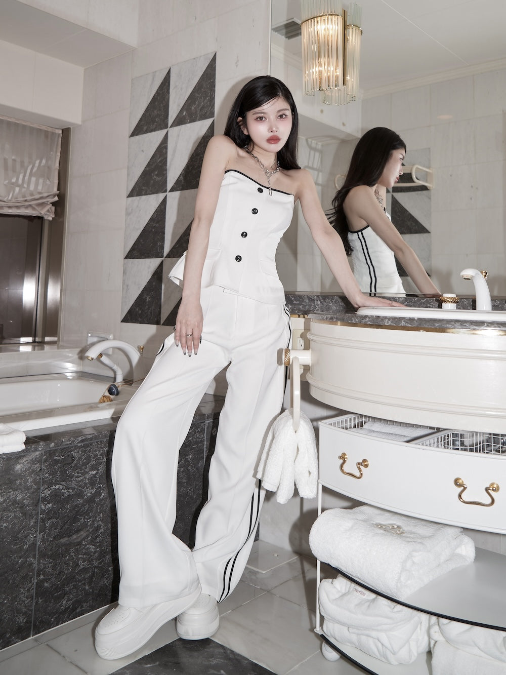 モデル：160cm（着用サイズ：FREE　着用カラー：WHT）