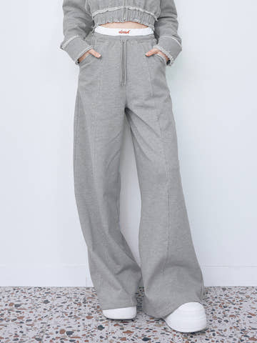 モデル：160cm（着用サイズ：FREE　着用カラー：GRY）