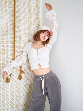 モデル：160cm（着用サイズ：FREE　着用カラー：WHT）