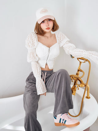 モデル：160cm（着用サイズ：FREE　着用カラー：WHT）
