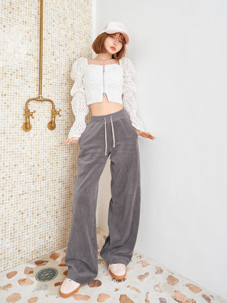 モデル：160cm（着用サイズ：FREE　着用カラー：WHT）