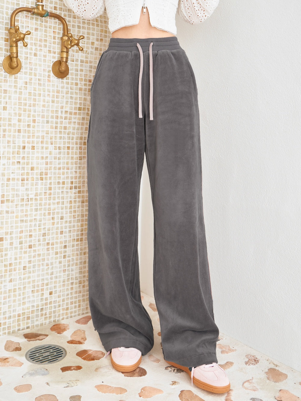 モデル：160cm（着用サイズ：FREE　着用カラー：C-GRY）
