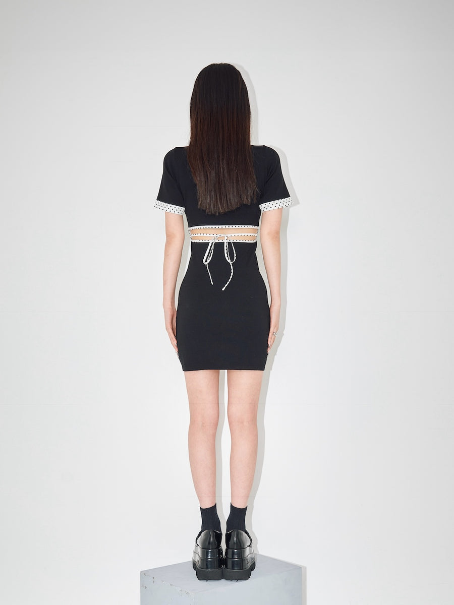 モデル：160cm（着用サイズ：FREE　着用カラー：BLK）