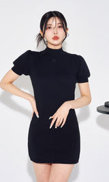モデル：160cm（着用サイズ：FREE　着用カラー：BLK）
