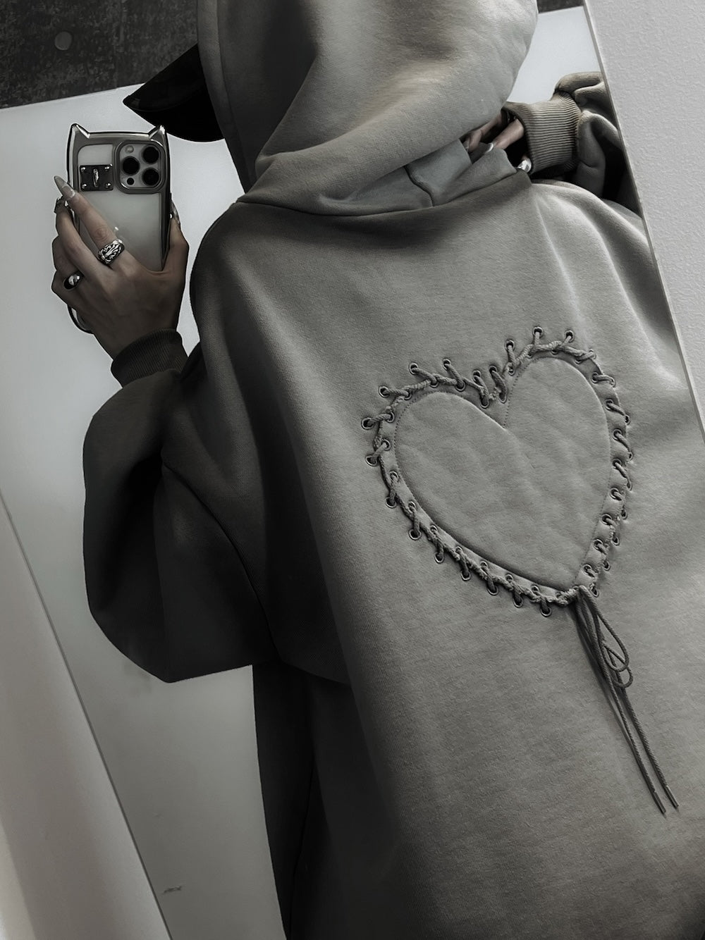 スプレーレースアップフーディ
