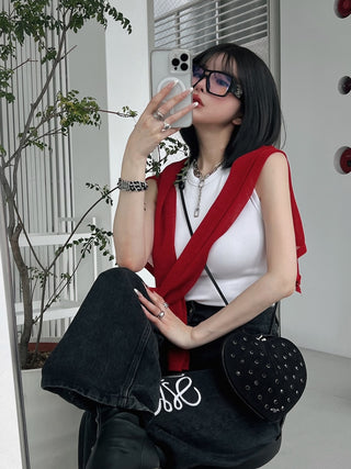 モデル：160cm（着用サイズ：FREE　着用カラー：RED）