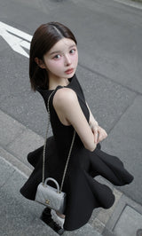 モデル：160cm（着用サイズ：FREE　着用カラー：BLK）