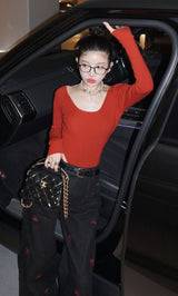 モデル：160cm（着用サイズ：FREE　着用カラー：RED）
