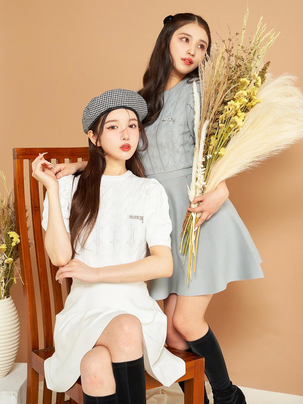 モデル：(左)160cm(右)155cm（着用サイズ：FREE　着用カラー：(左)WHT(右)GRY）