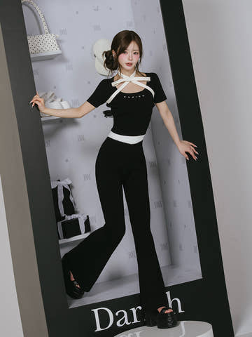 モデル：158cm（着用サイズ：FREE　着用カラー：BLK）