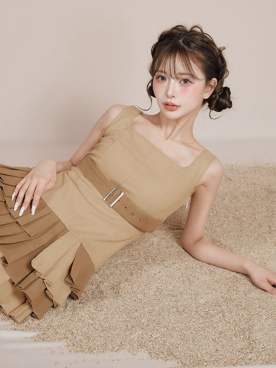 モデル：158cm（着用サイズ：FREE　着用カラー：BEG）