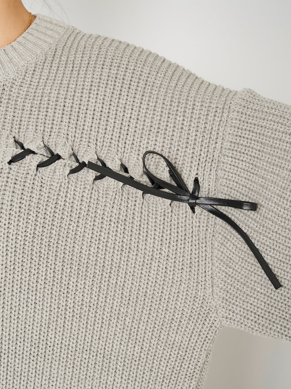 モデル：158cm（着用サイズ：FREE　着用カラー：GRY）