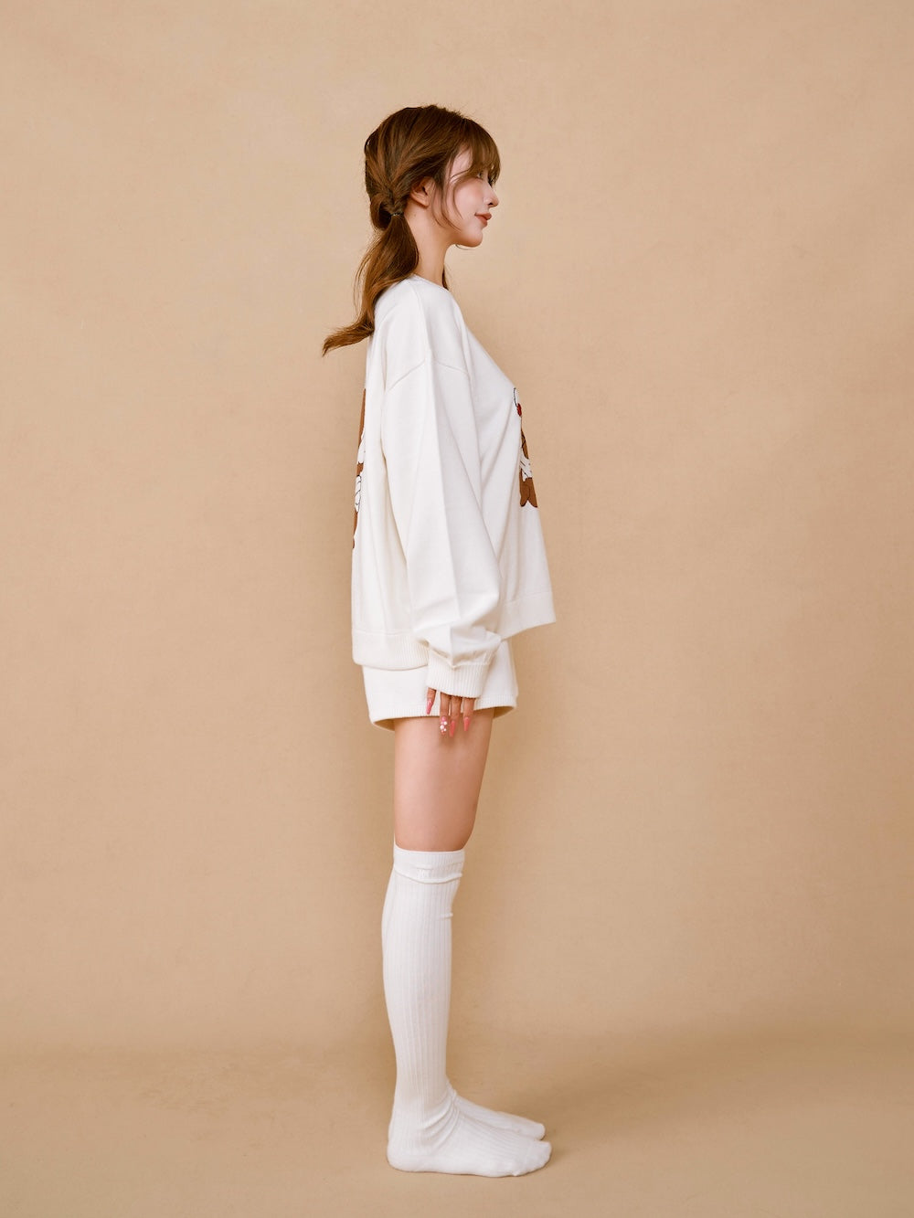 モデル：158cm（着用サイズ：FREE　着用カラー：IVO）