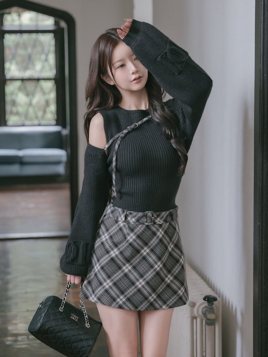 モデル：158cm（着用サイズ：FREE　着用カラー：BLK）