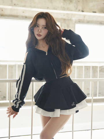 モデル：158cm（着用サイズ：FREE　着用カラー：BLK）