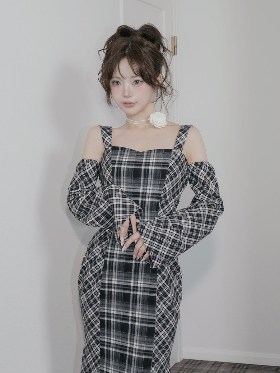 モデル：158cm（着用サイズ：FREE　着用カラー：BLK）