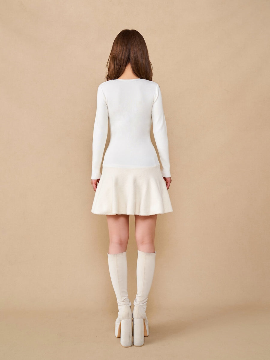 モデル：158cm（着用サイズ：FREE　着用カラー：IVO）