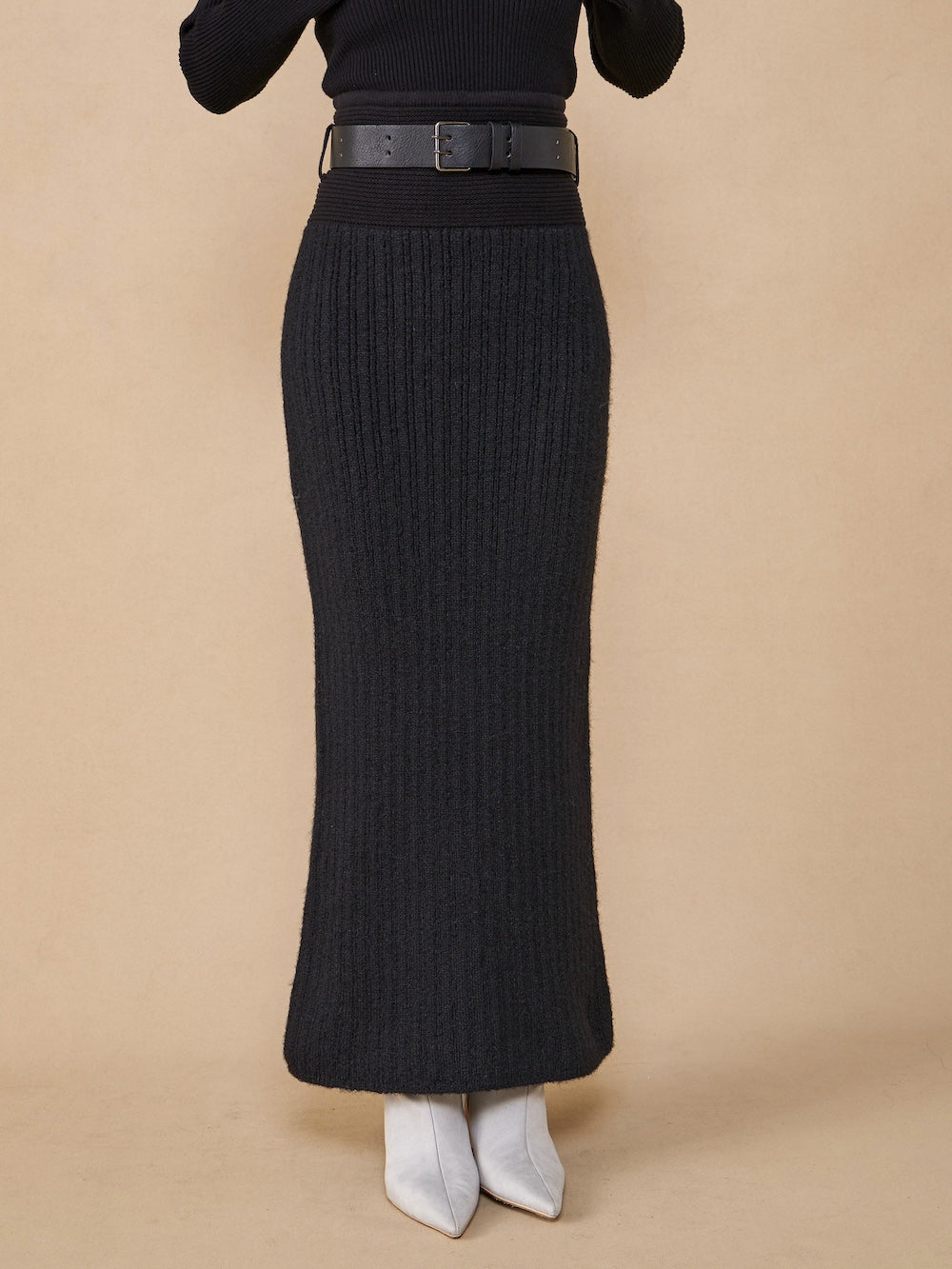 モデル：158cm（着用サイズ：FREE　着用カラー：BLK）