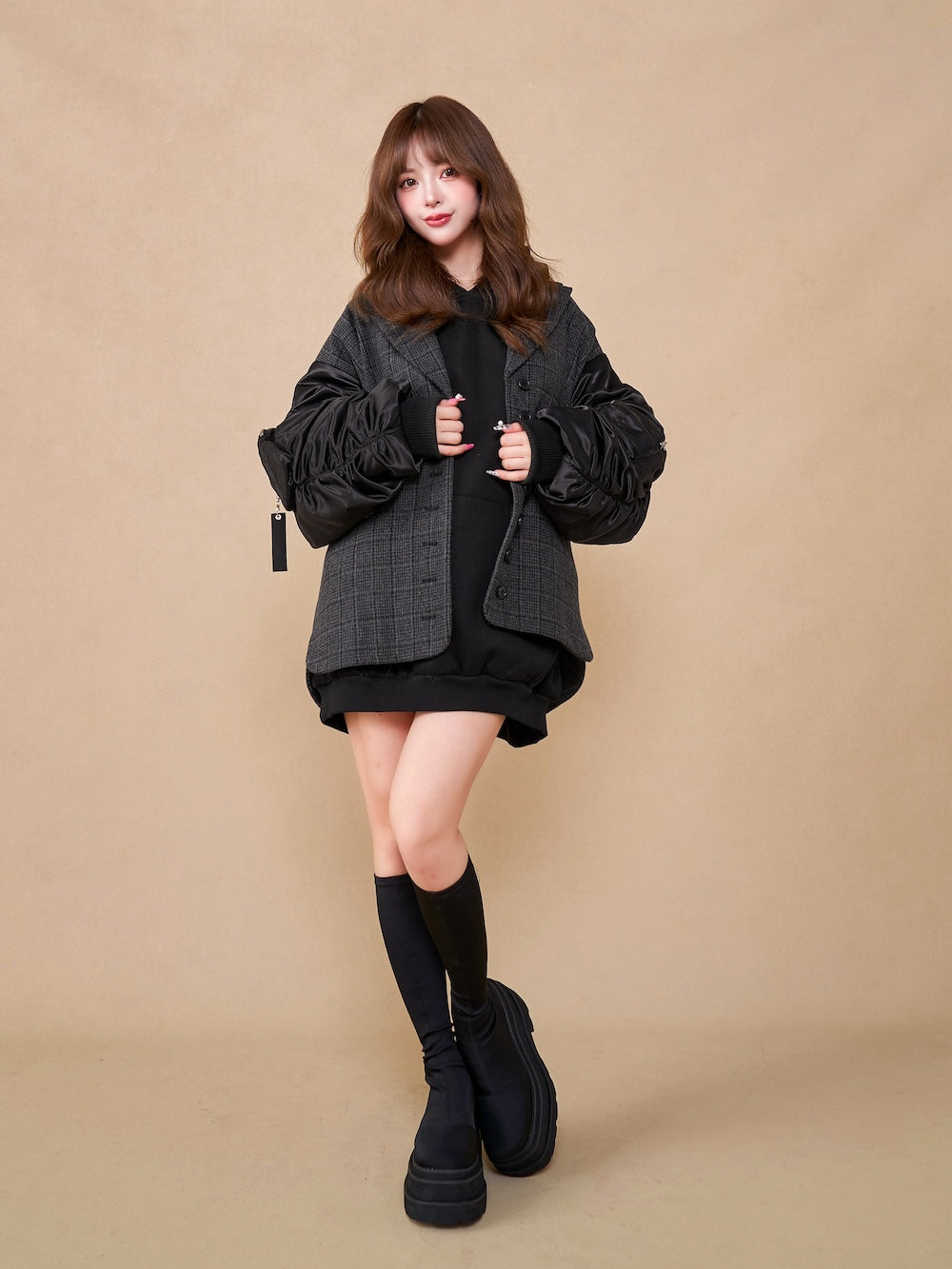 モデル：158cm（着用サイズ：FREE　着用カラー：BLK）