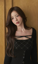 モデル：158cm（着用サイズ：FREE　着用カラー：BLK）