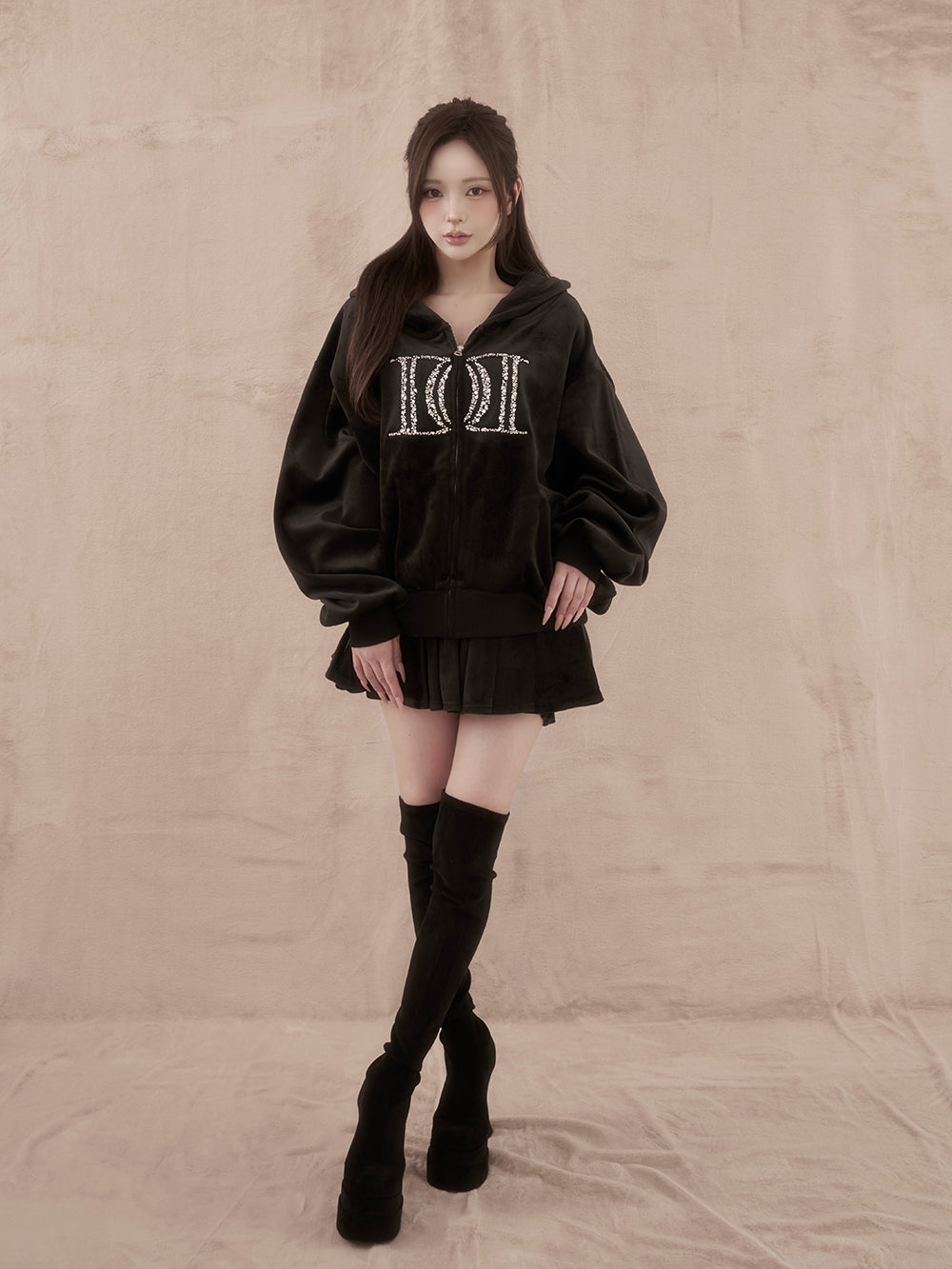 モデル：158cm（着用サイズ：FREE　着用カラー：BLK）