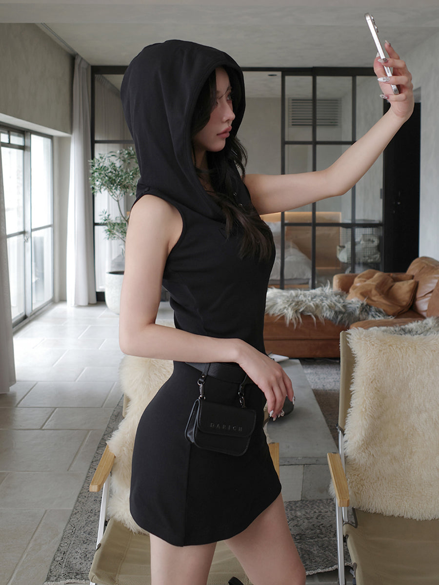 モデル：158cm（着用サイズ：FREE　着用カラー：BLK）