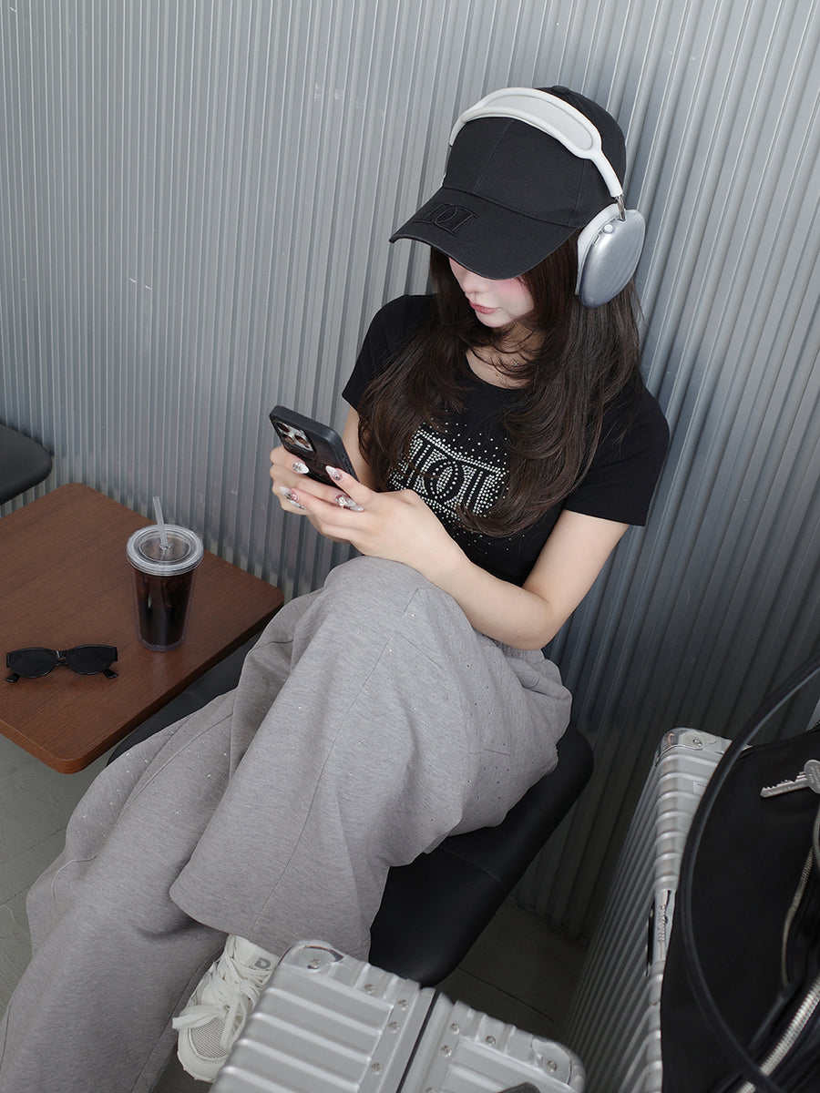 モデル：158cm（着用サイズ：FREE　着用カラー：BLK）
