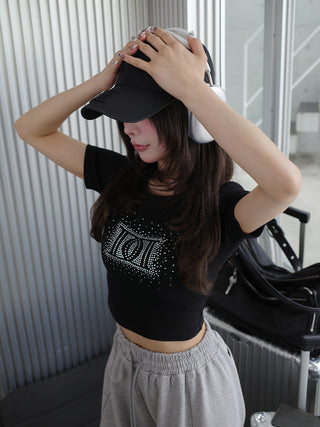 モデル：158cm（着用サイズ：FREE　着用カラー：BLK）
