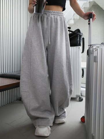 モデル：158cm（着用サイズ：FREE　着用カラー：GRY）