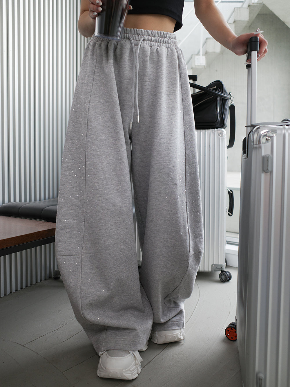 シャイニーバレルスウェットパンツ