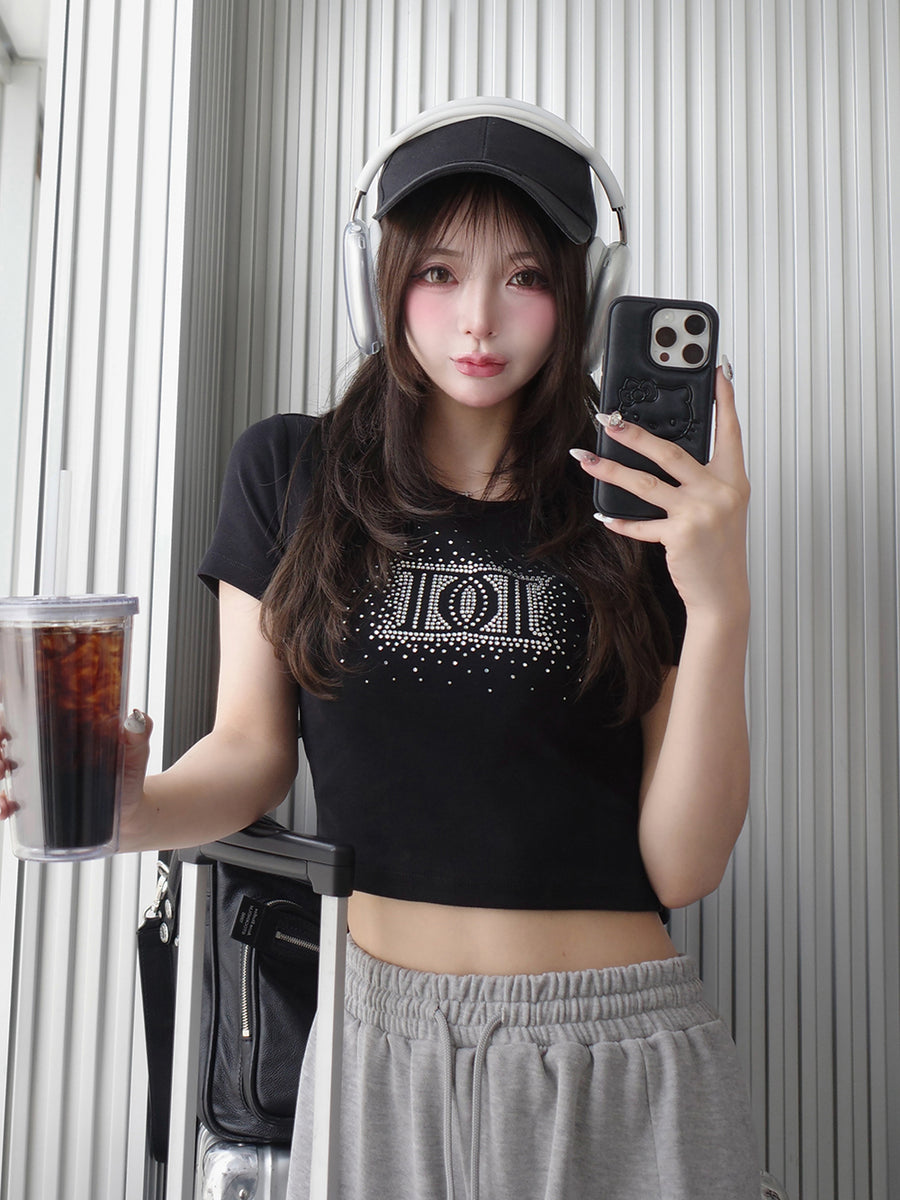 モデル：158cm（着用サイズ：FREE　着用カラー：BLK）