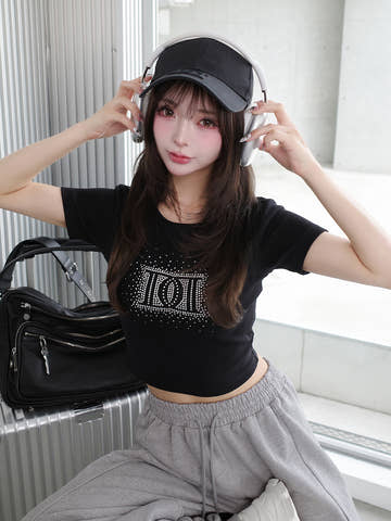 モデル：158cm（着用サイズ：FREE　着用カラー：BLK）