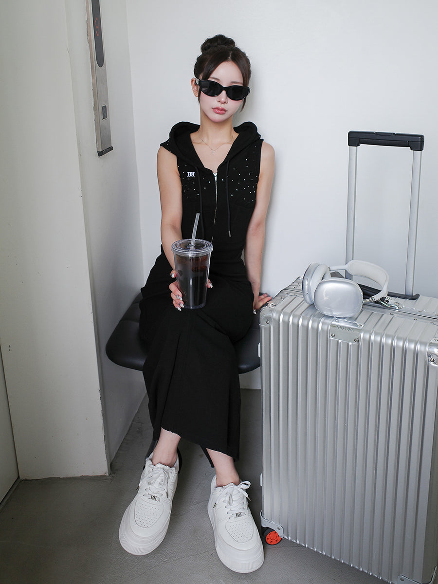 モデル：158cm（着用サイズ：FREE　着用カラー：BLK）