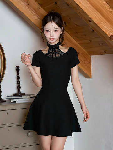 モデル：158cm（着用サイズ：FREE　着用カラー：BLK）