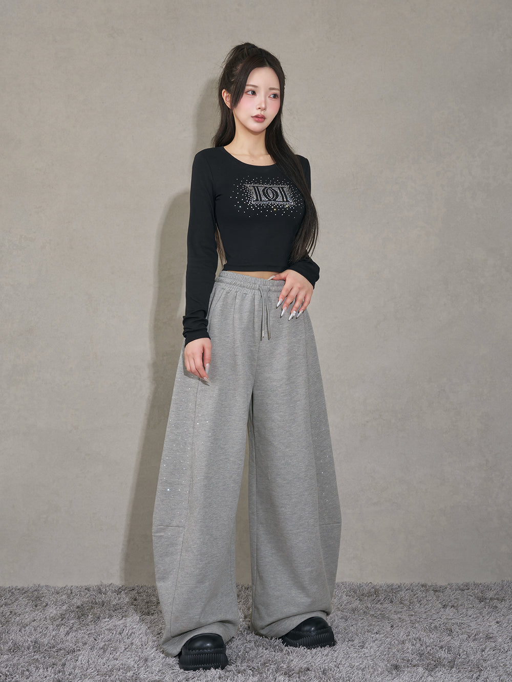 モデル：158cm（着用サイズ：FREE　着用カラー：GRY）