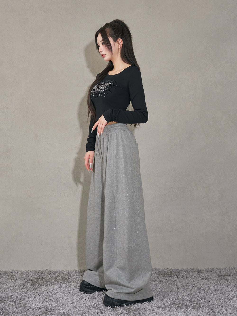 モデル：158cm（着用サイズ：FREE　着用カラー：GRY）