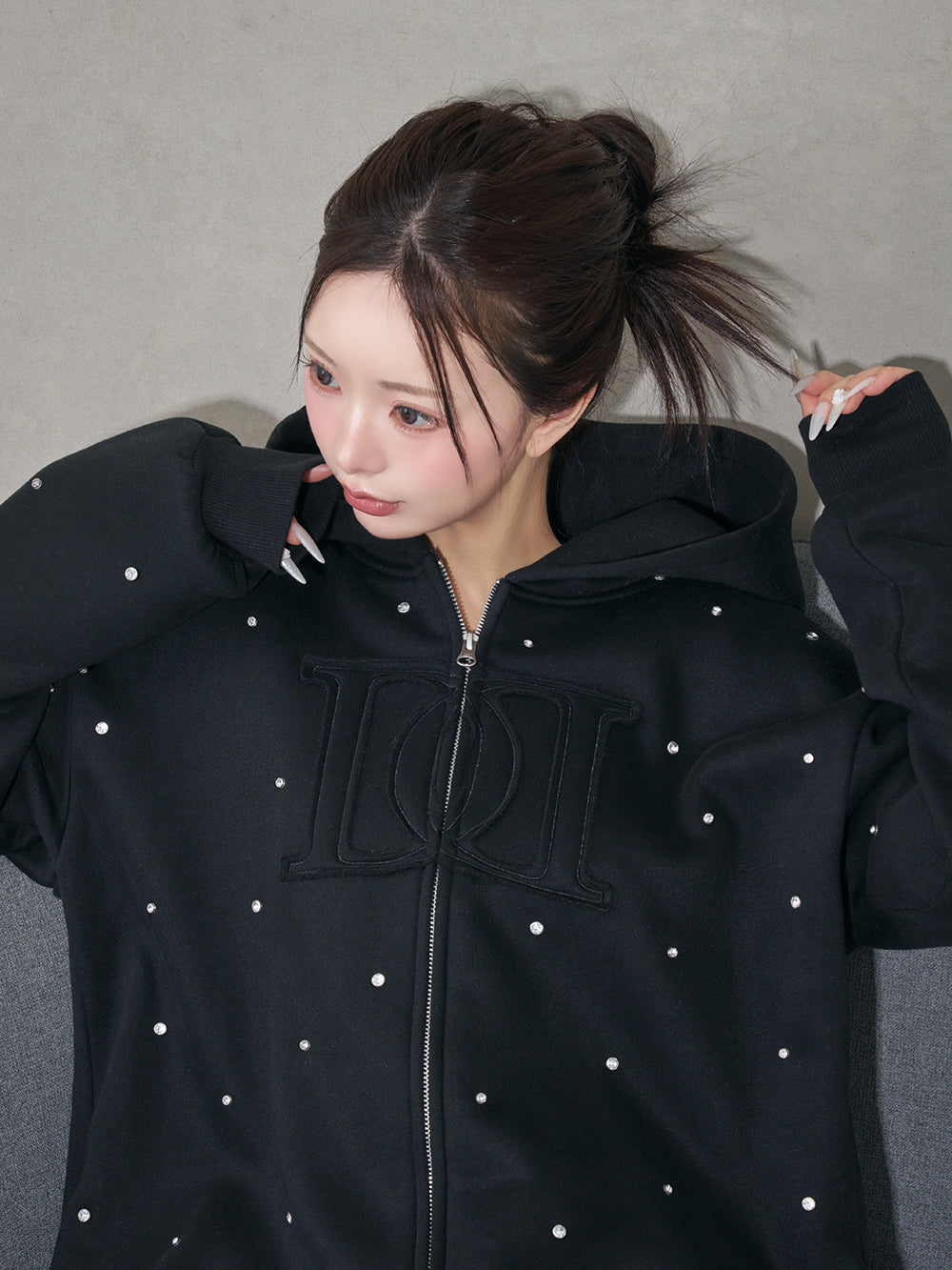 モデル：158cm（着用サイズ：FREE　着用カラー：BLK）