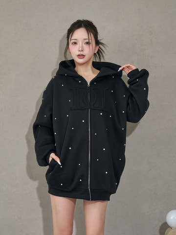 モデル：158cm（着用サイズ：FREE　着用カラー：BLK）