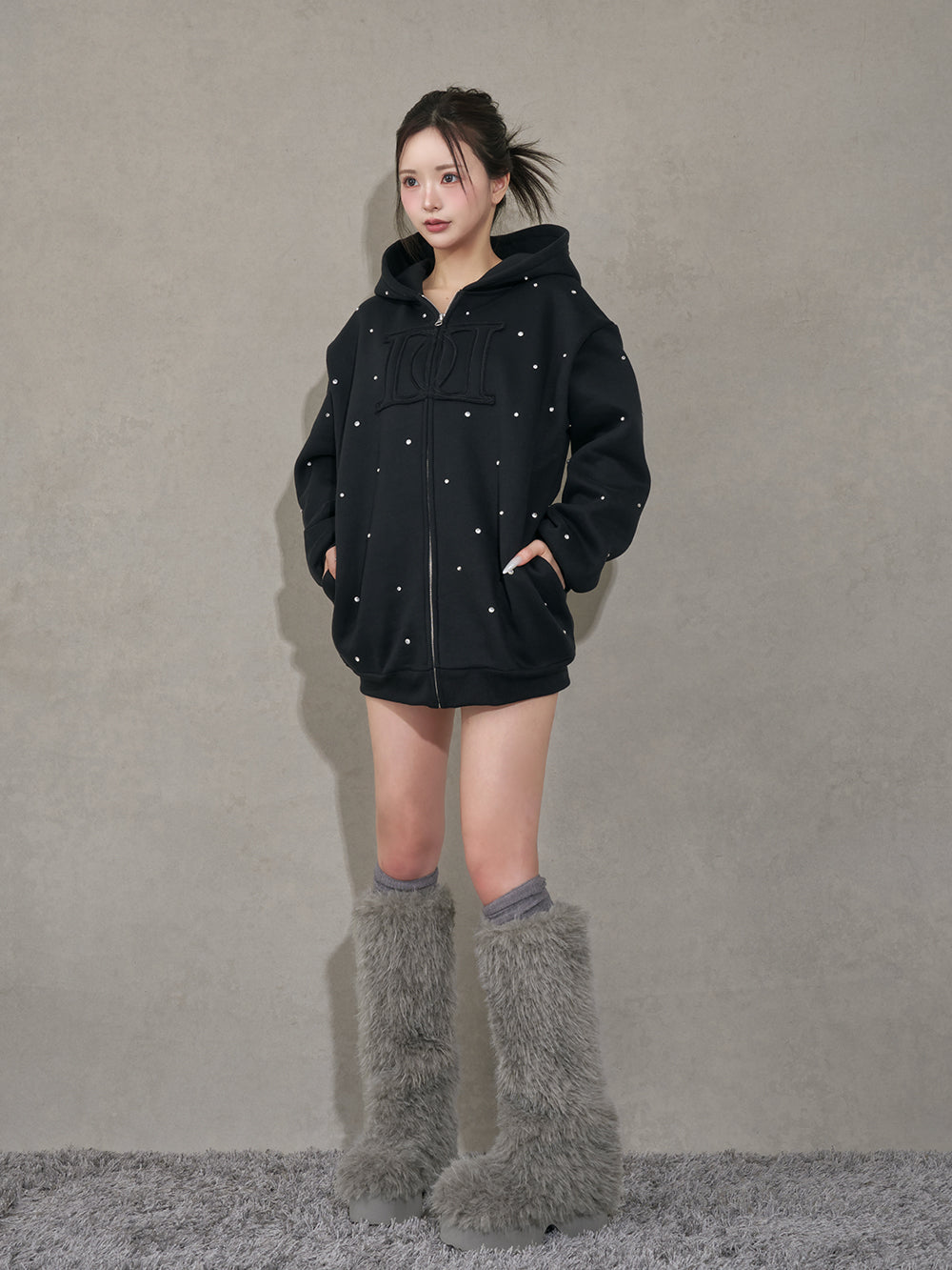 モデル：158cm（着用サイズ：FREE　着用カラー：BLK）