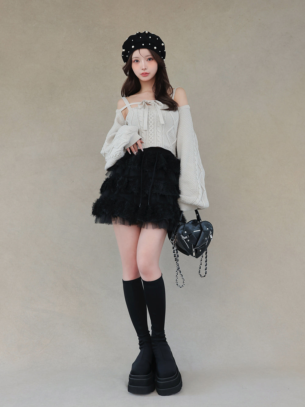 モデル：158cm（着用サイズ：FREE　着用カラー：BLK）