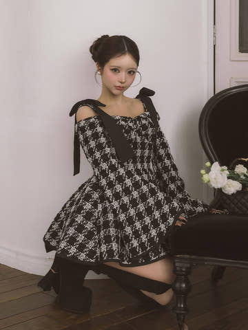 モデル：158cm（着用サイズ：FREE　着用カラー：BLK）
