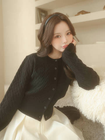 モデル：158cm（着用サイズ：FREE　着用カラー：BLK）
