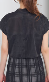 モデル：163cm（着用サイズ：FREE　着用カラー：BLK）