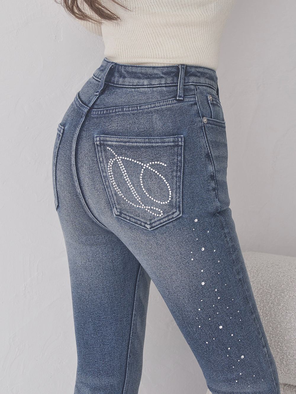 モデル：158cm（着用サイズ：XS　着用カラー：BLU）