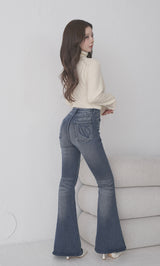 モデル：158cm（着用サイズ：XS　着用カラー：BLU）