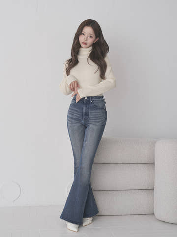 モデル：158cm（着用サイズ：XS　着用カラー：BLU）