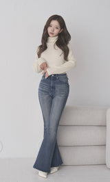 モデル：158cm（着用サイズ：XS　着用カラー：BLU）