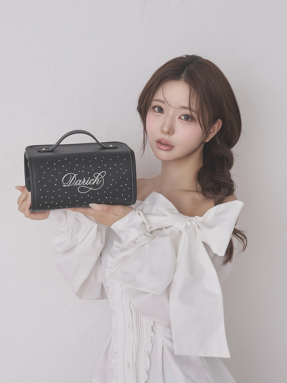 【novelty】ロゴビジューマルチレザーポーチ