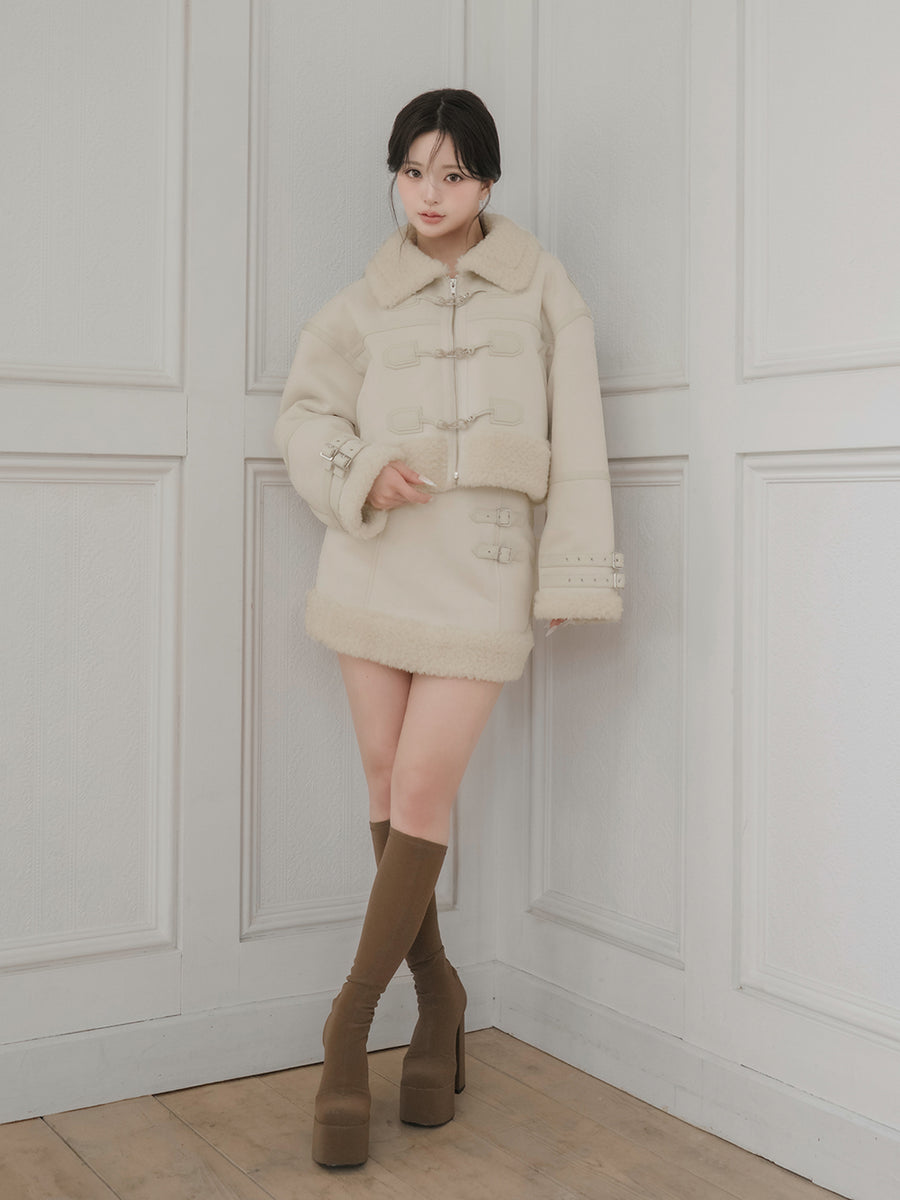 モデル：158cm（着用サイズ：S　着用カラー：IVO）